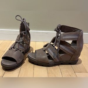 Sorel Joanie II Lace Ash Brown Gladiator Wedge Sandal size 8.5